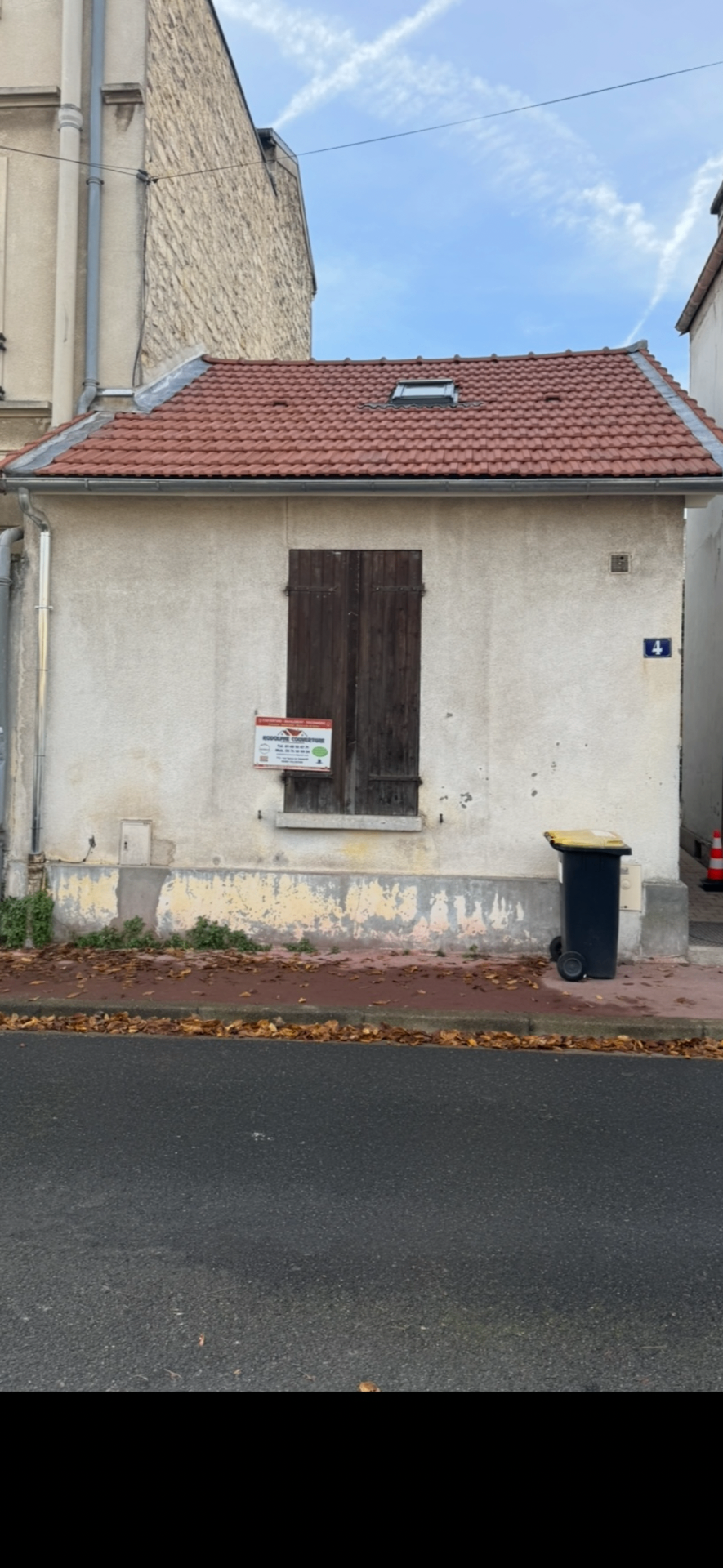 Petite maison après rénovation de toiture — Malakoff